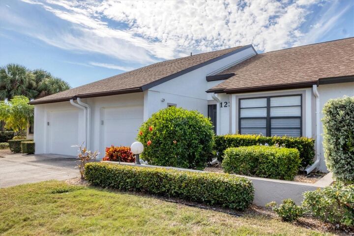 Property Photo:  1211 Capri Isles Boulevard 123  FL 34292 