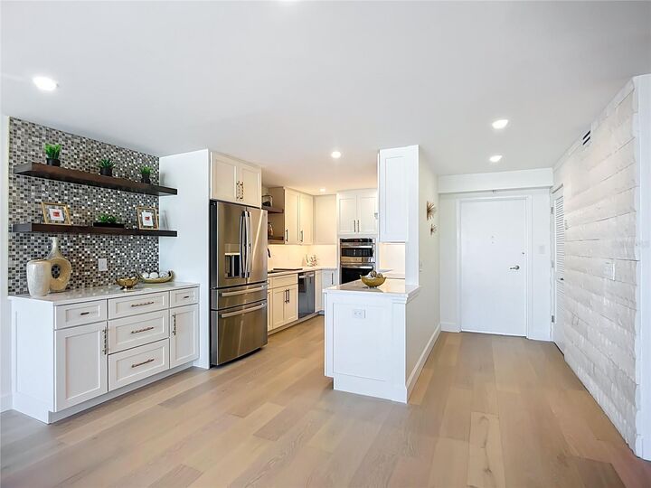 435 S Gulfstream Avenue 1006  Sarasota FL 34236 photo