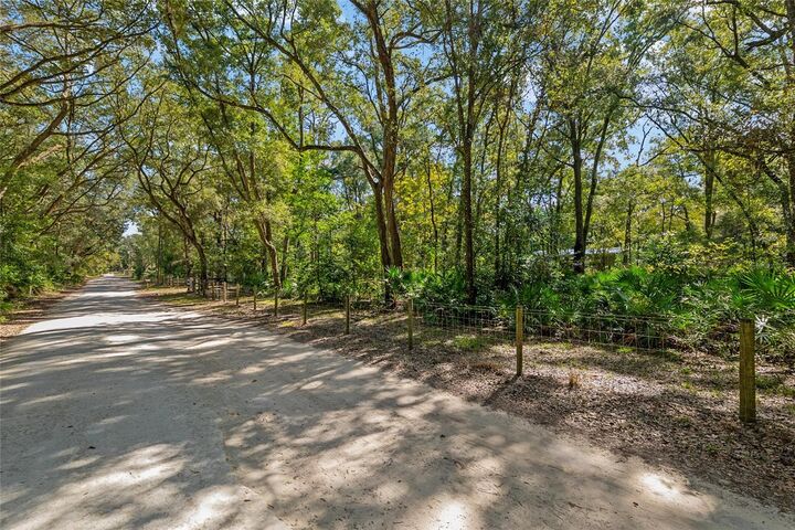 Property Photo: 16513 SW 67th Place FL 32618