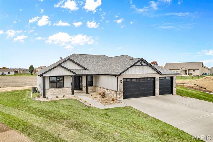 Property Photo:  6 Grant Court  IL 62294 