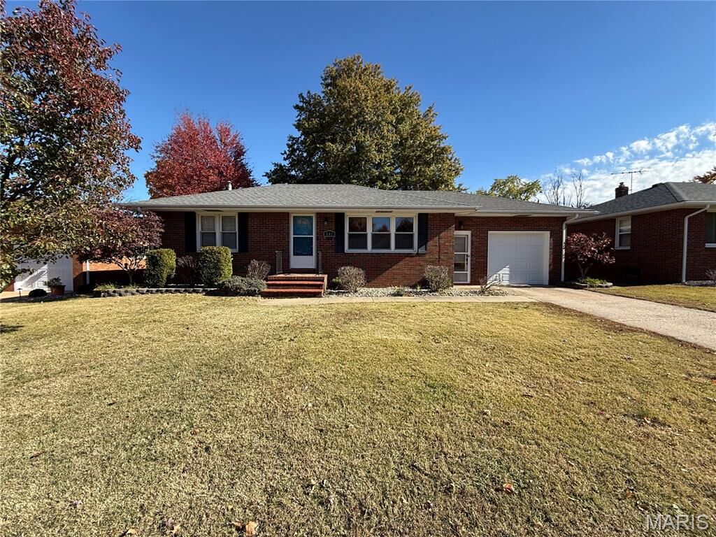 Property Photo: 641 Leslie Avenue IL 62095