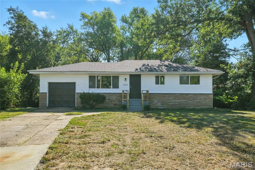 Property Photo:  4254 Stambaugh Court  MO 63134 