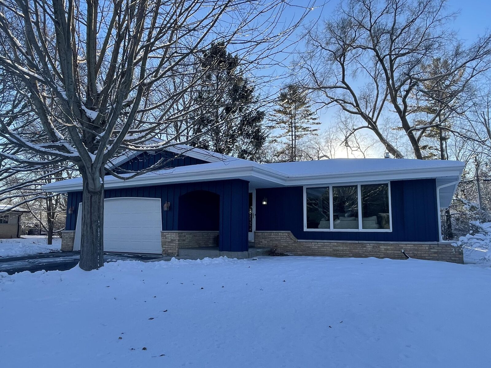Property Photo:  8931 N Rexleigh Dr  WI 53217 