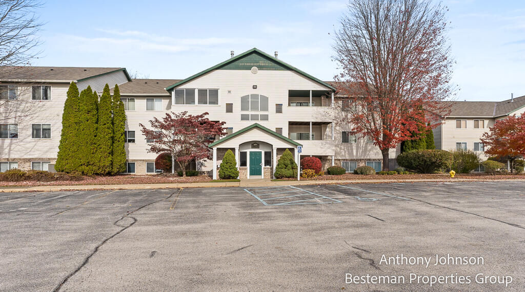 Property Photo: 5821 Crosswinds Dr MI 49444