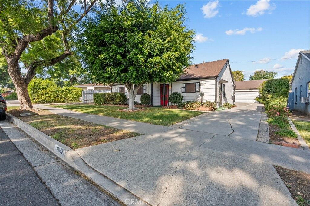 Property Photo:  13903 La Cuarta Street  CA 90602 