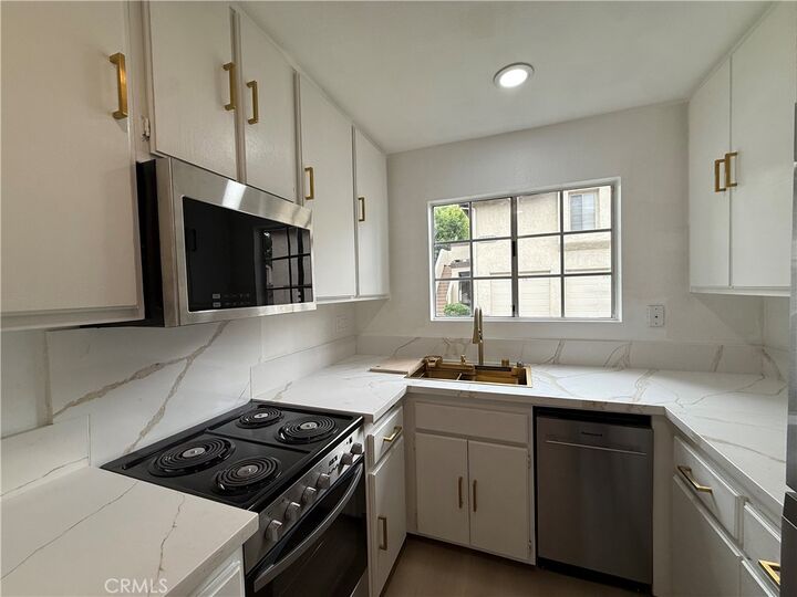 Property Photo:  23362 La Mar A  CA 92691 