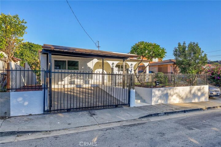 Property Photo:  1006 Van Pelt  CA 90063 