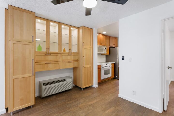 Property Photo: 1008 P Street 1 CA 95814