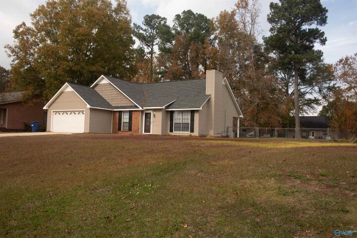 Property Photo:  1805 Apache Drive  AL 35950 