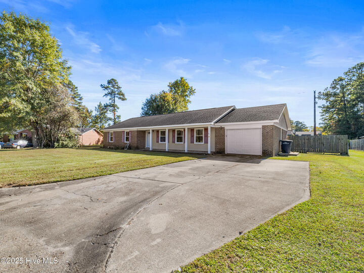 Property Photo:  514 E Springhill Terrace  NC 28546 