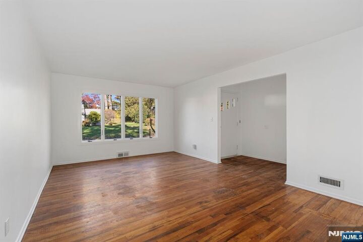 Property Photo:  140 Chamberlain Place  NJ 07432 