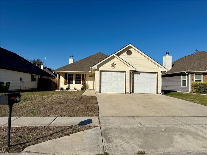 Property Photo: 225 Lovers Path Drive TX 76082