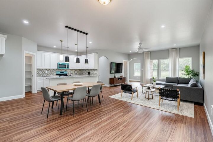 Property Photo:  201 Dellis Street  TX 75160 