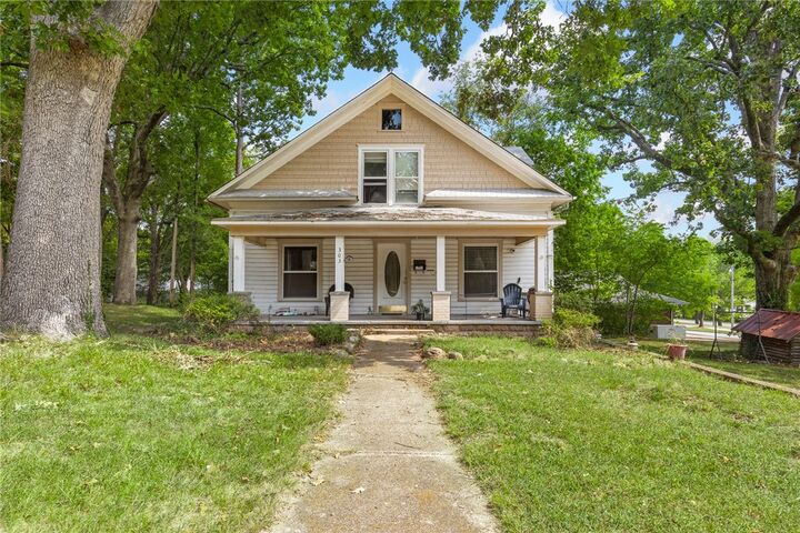 Property Photo: 303 N 2nd Street AR 72601
