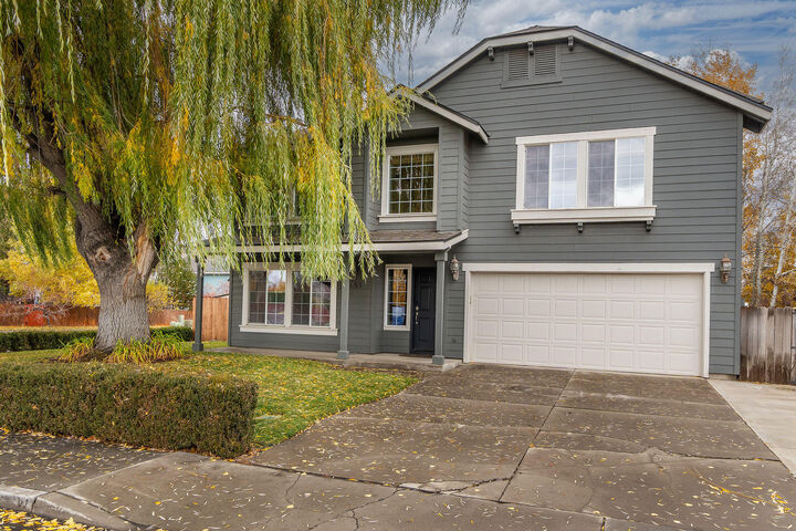 Property Photo:  1451 NW Spruce Court  OR 97756 