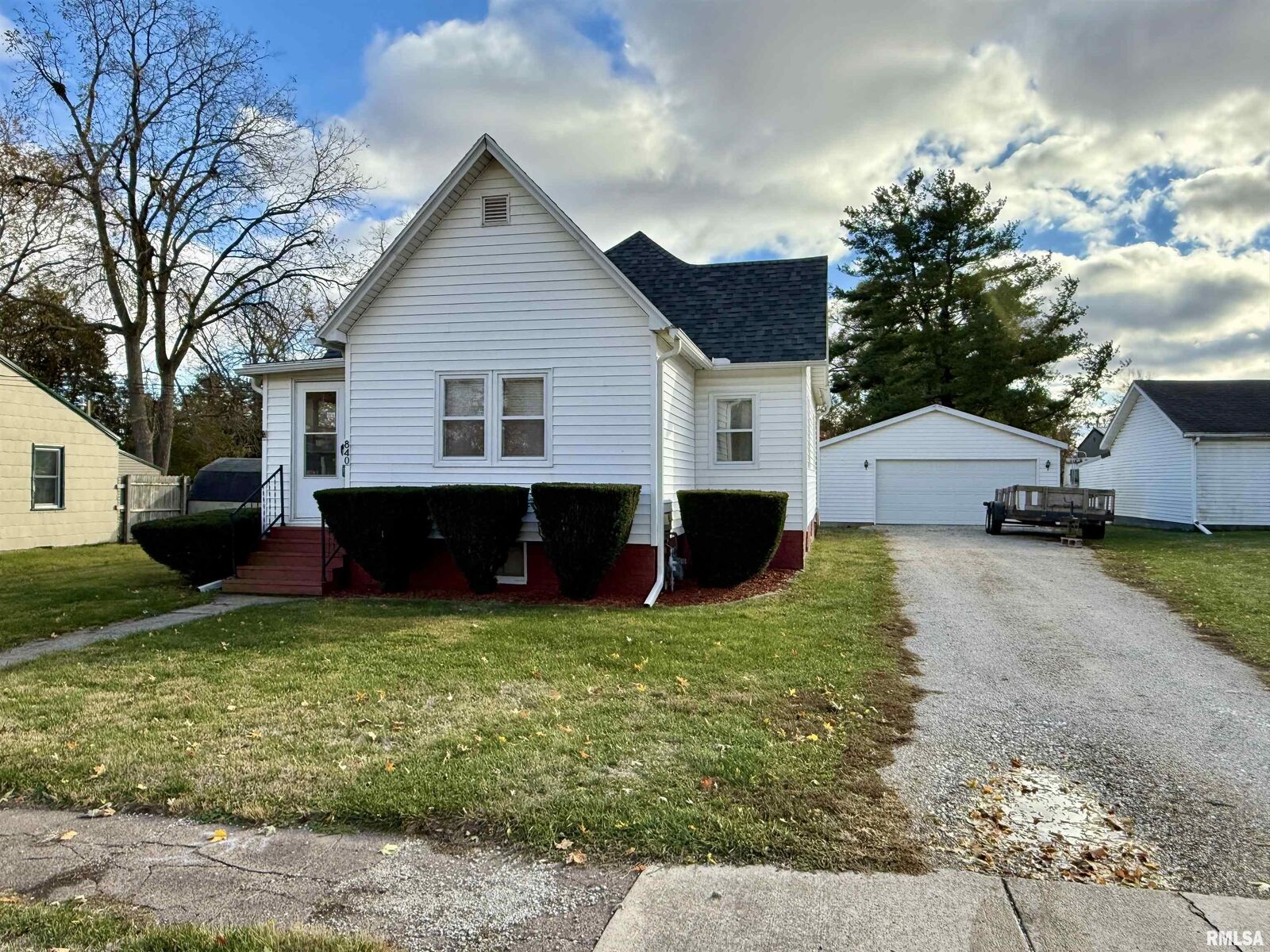 Property Photo: 840 E 4th Street IL 61401