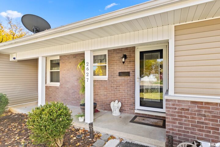 Property Photo: 2627 N Kingston Drive IL 61604