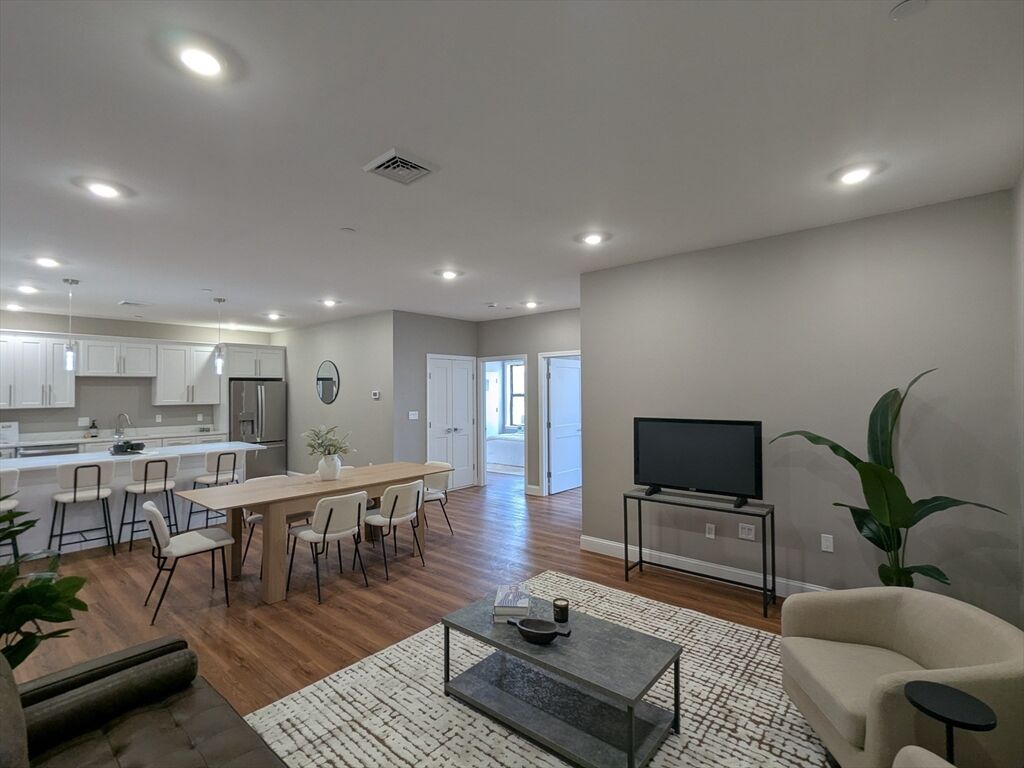 Property Photo:  13 Nahant Street 4B  MA 01902 