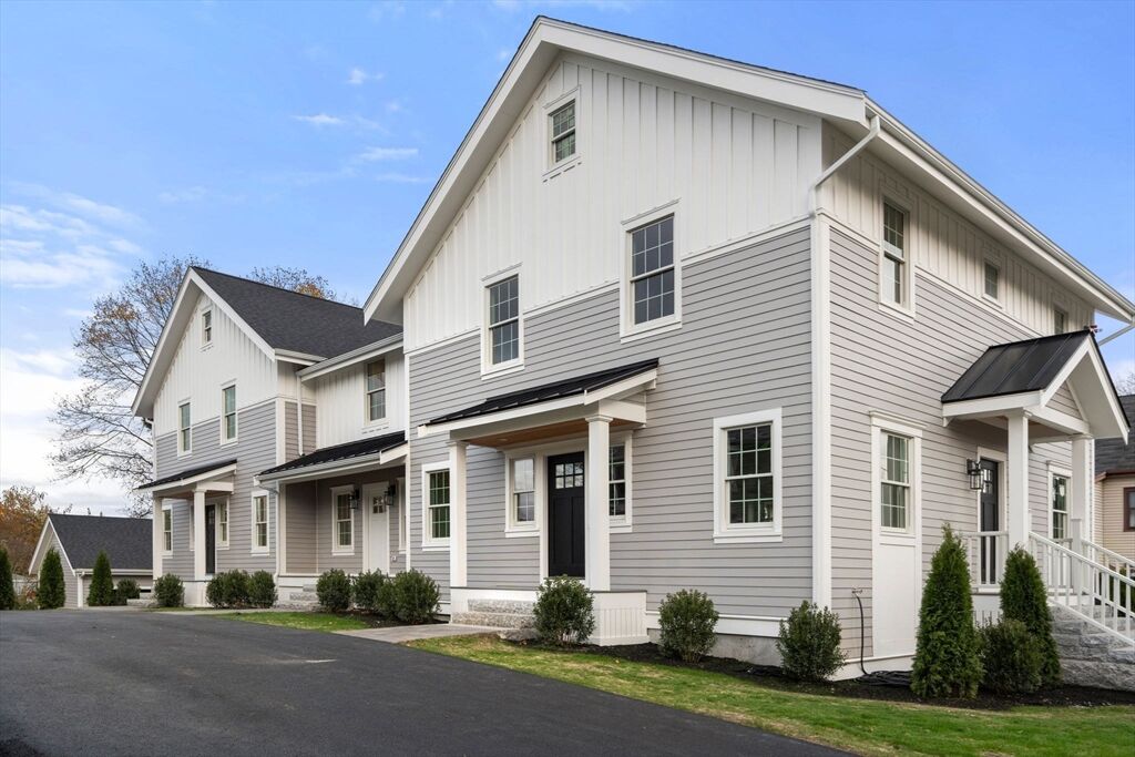 Property Photo:  63 Oak Street B  MA 02482 