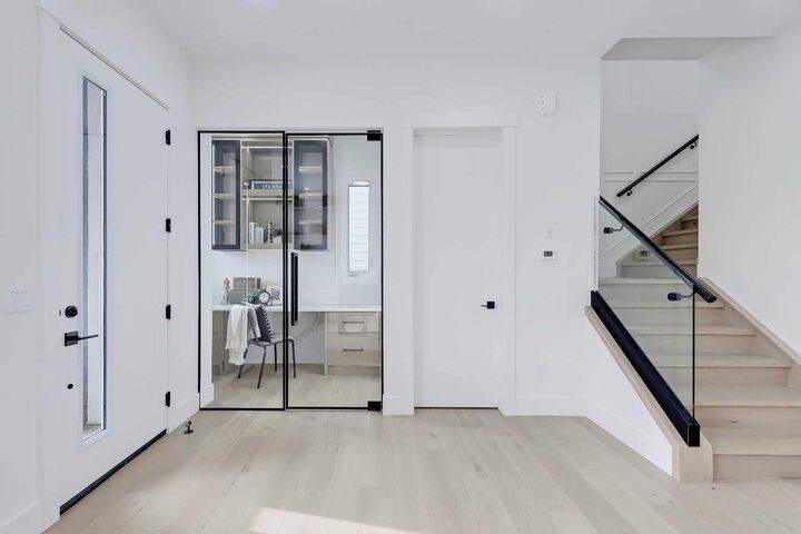 Property Photo:  3110 14 Avenue SW  AB T3C 0X1 