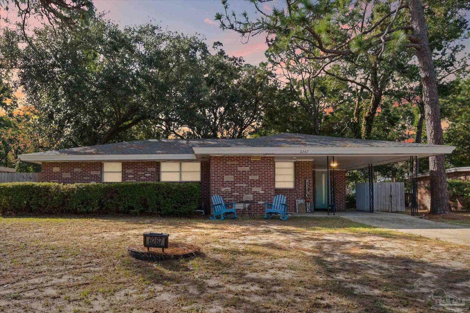 Property Photo: 6267 Hilltop Rd FL 32504