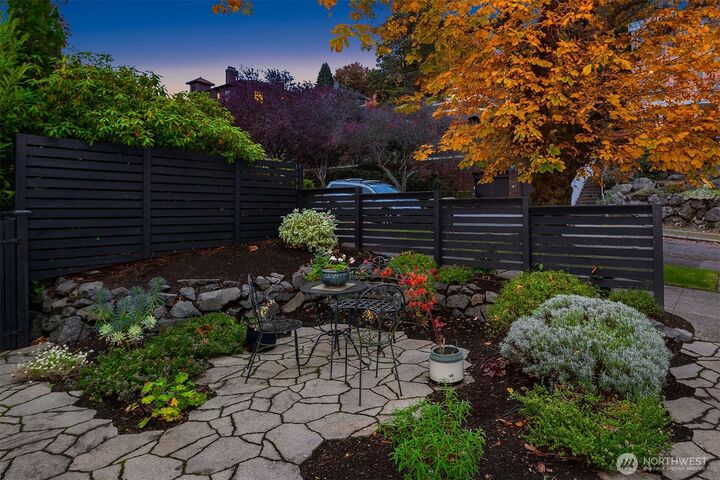 Property Photo: 1229 9th Avenue W WA 98119