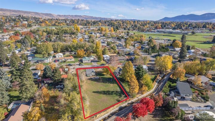 Property Photo:  646 N Gale Place  WA 98802 