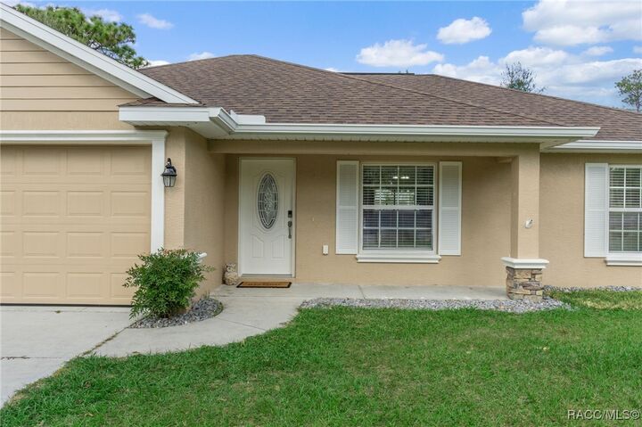 Property Photo: 1167 W Hedgewood Lane FL 34434