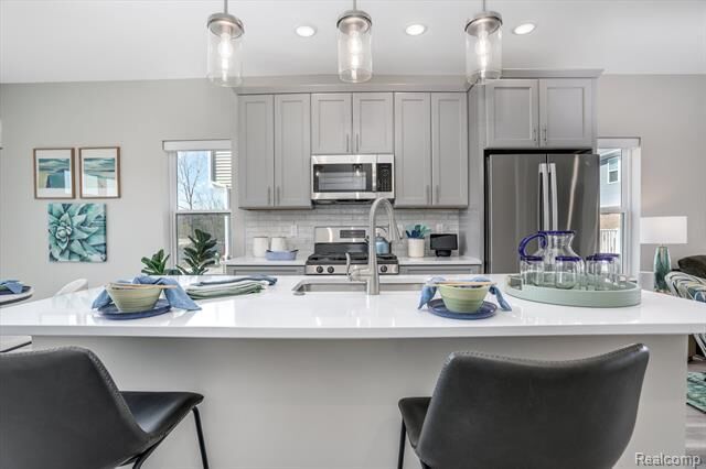 Property Photo: 33080 Townhill Road 10 MI 48336