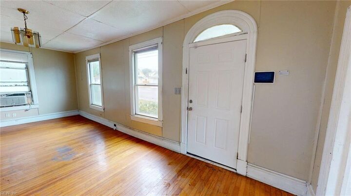 Property Photo: 1913 Bay Ave VA 23661
