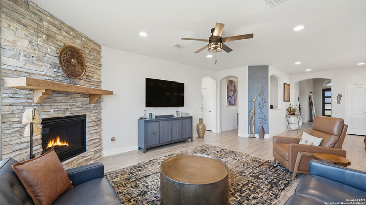 Property Photo:  820 Silverberry  TX 78132 