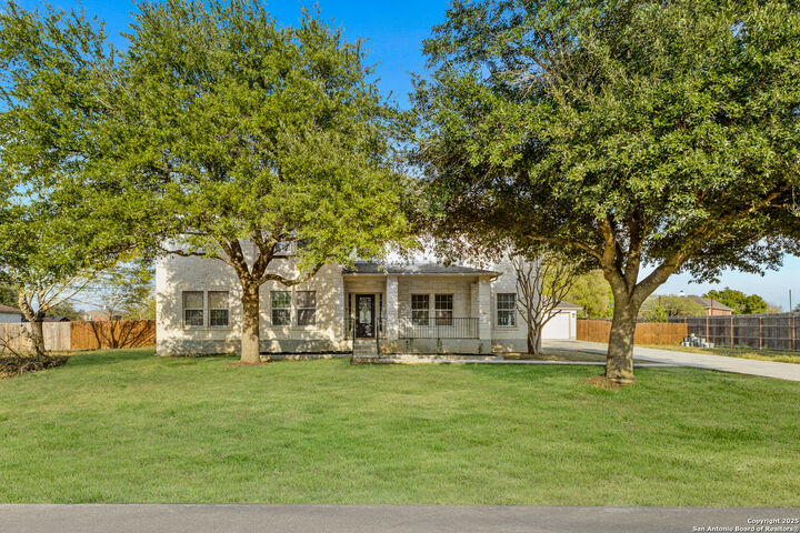 Property Photo: 600 Bella Vista Circle TX 78640