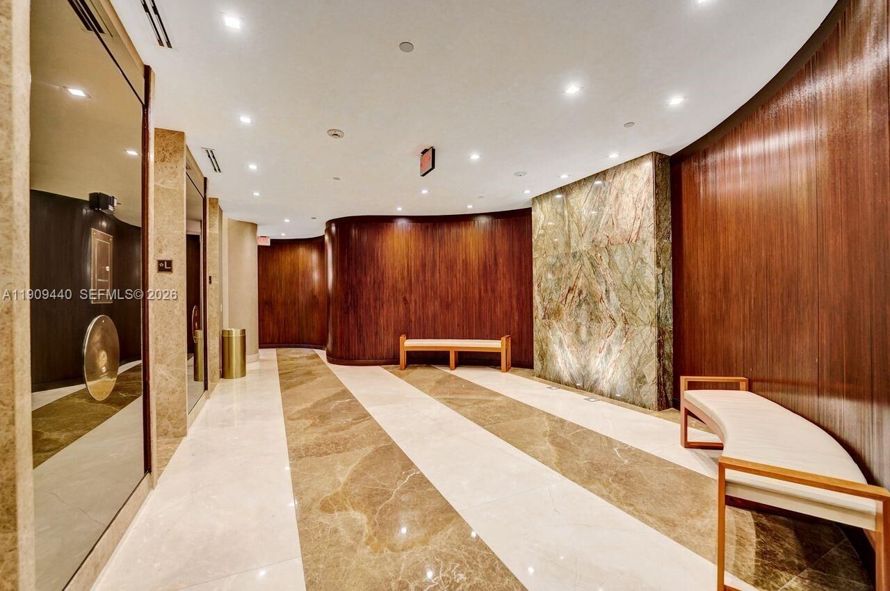 Property Photo:  19667 Turnberry Way 27J  FL 33180 