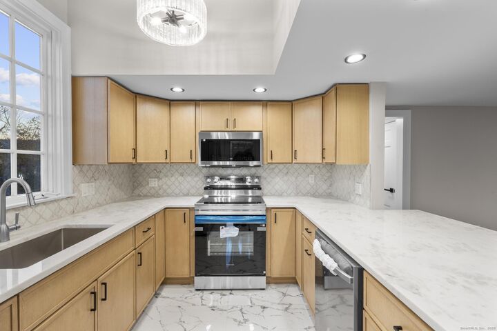 Property Photo:  53 Haviland Street  CT 06010 