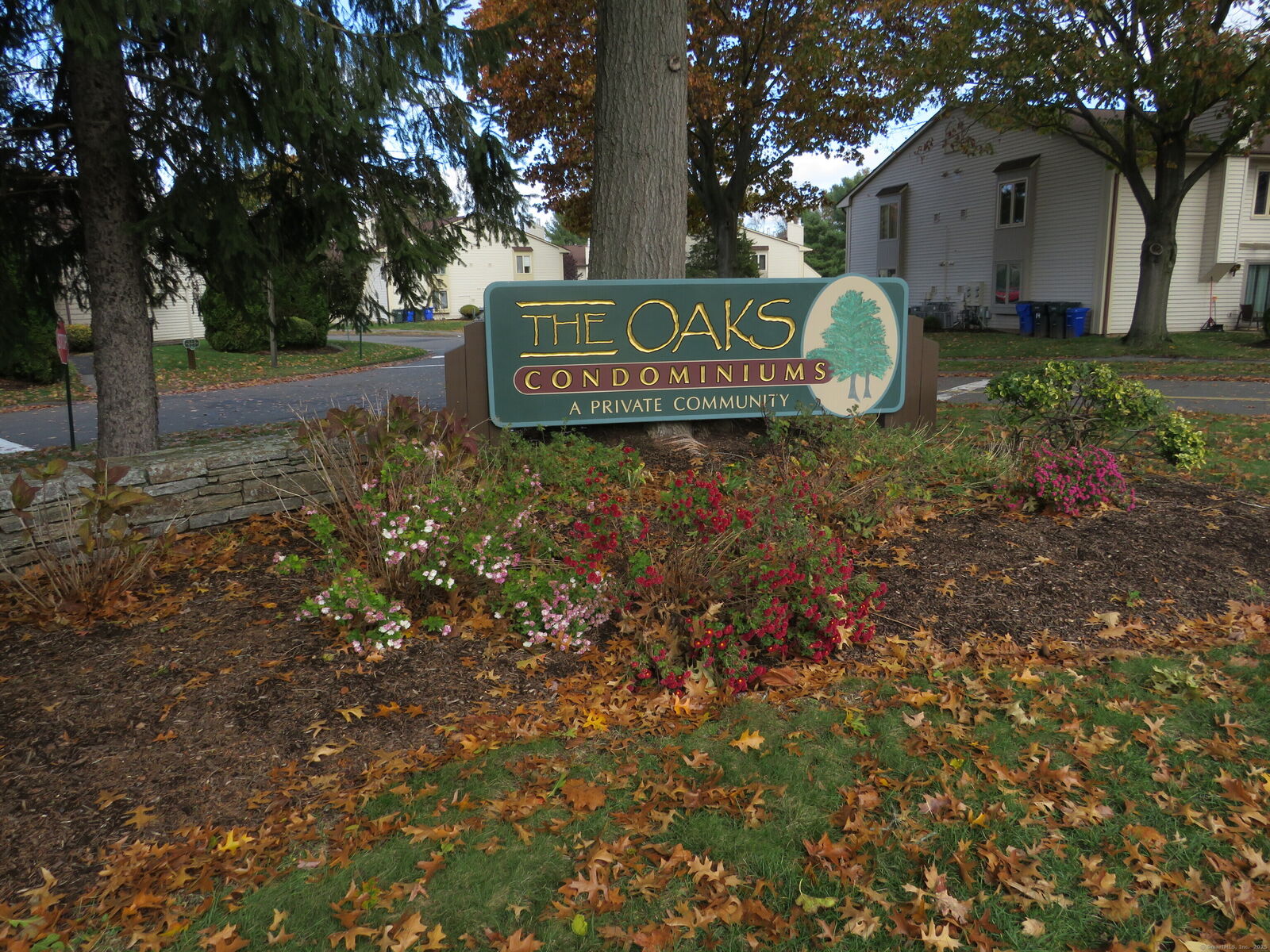 Property Photo:  27 Little Oak Lane 27  CT 06067 