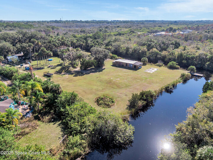 Property Photo: 875 Pine Island Road FL 32953