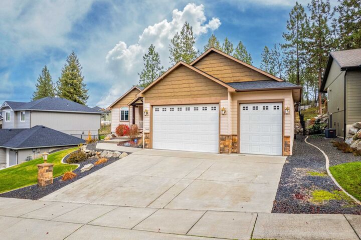 Property Photo: 13402 N Mayfair Ln WA 99208