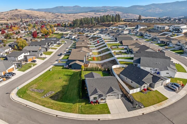 Property Photo: 18105 E Selkirk Estates Rd WA 99016