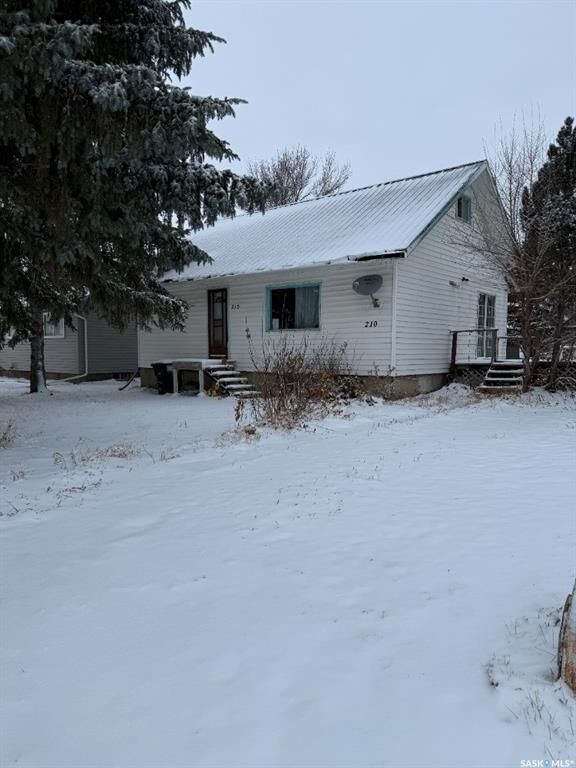 Property Photo:  210 7th Street S  SK S0K 4P0 