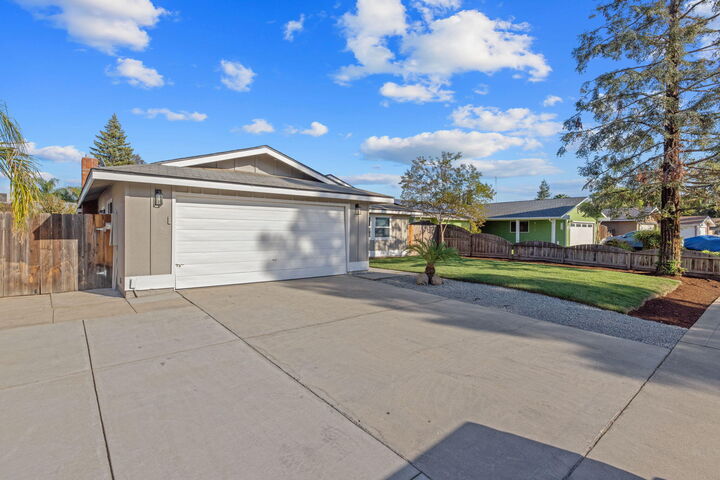 Property Photo: 1742 S Heritage Street CA 93277