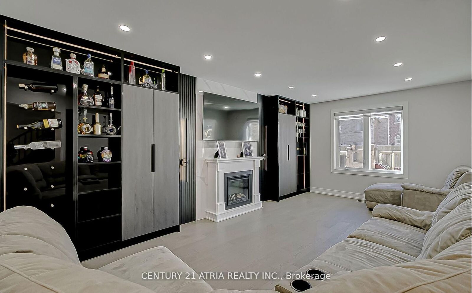 Photo de la propriété: 220 Olde Bayview Avenue ON L4E 3C7