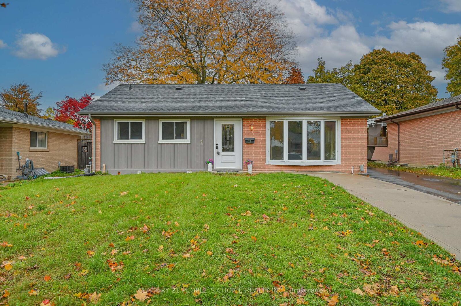 Property Photo:  21 Cathedral Road  ON L6W 2P1 