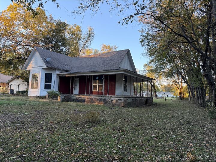 Property Photo:  921 E Church Street  OK 74467 