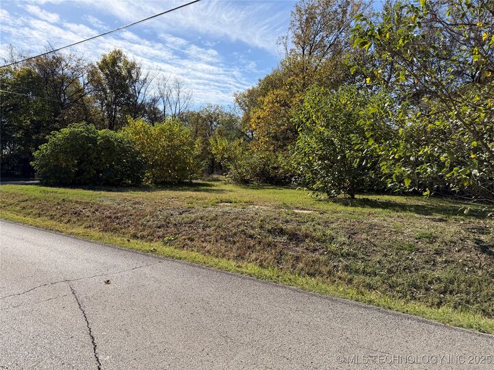 Property Photo:  303 N Smith Avenue  OK 74467 