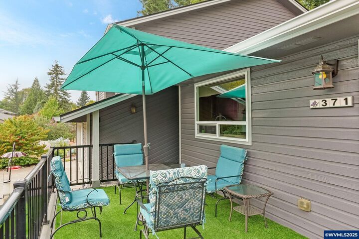 Property Photo: 371 McNary Heights Dr N OR 97303