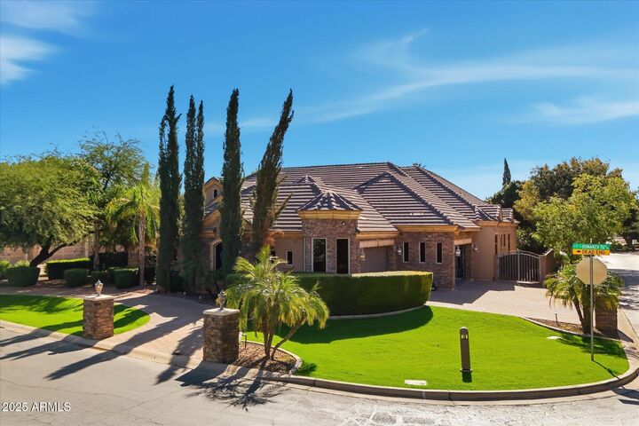Property Photo:  3121 E Bonanza Court  AZ 85297 
