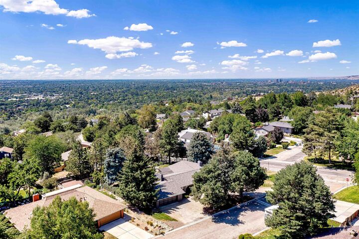 Property Photo: 2209 S Ridgeview Way ID 83712