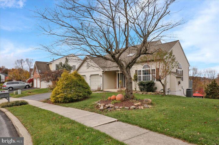 Property Photo: 6 Rim View Lane PA 19607