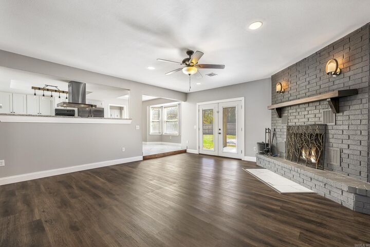 Property Photo:  1408 W Callahan Drive  AR 72758 