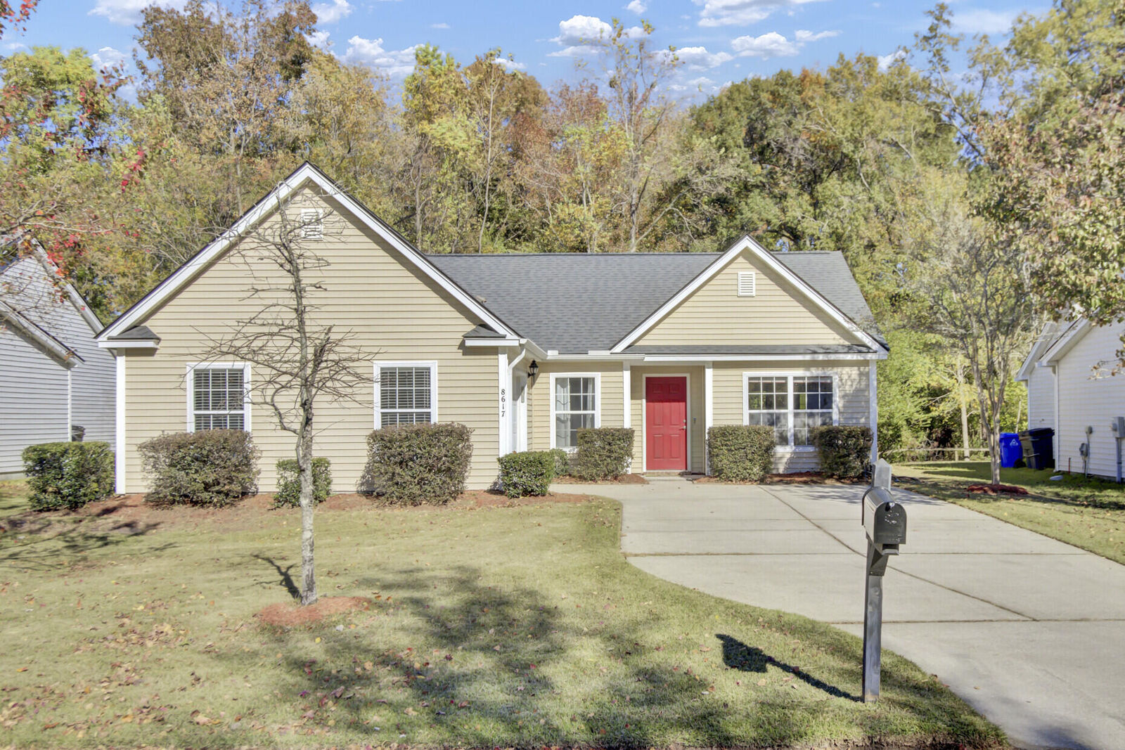 Property Photo: 8617 Madelyn Street SC 29406